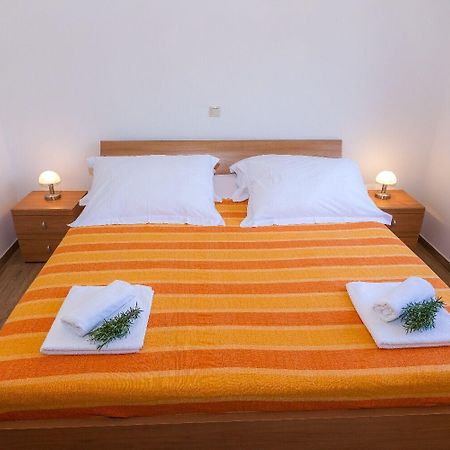 Apartments Zvone1 Veli Rat Exterior photo