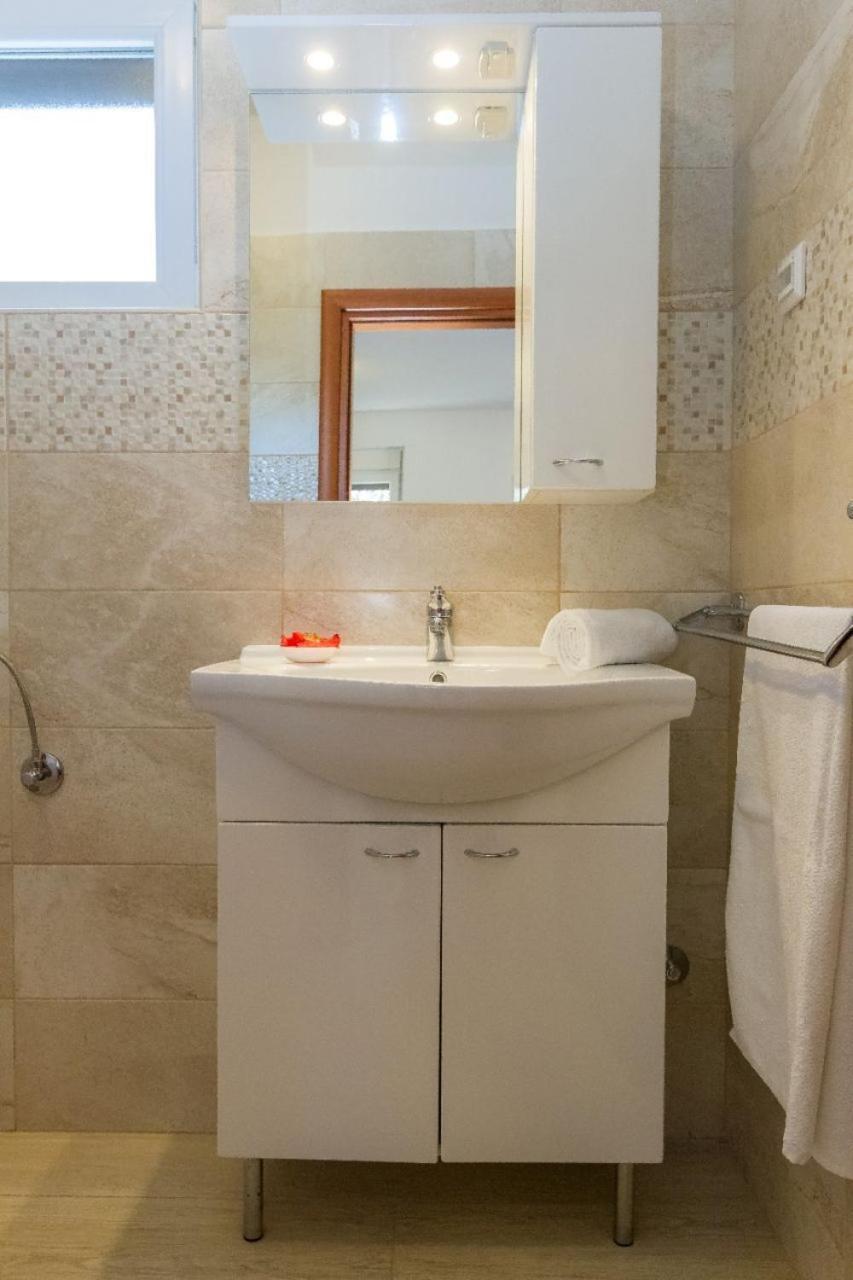Apartments Zvone1 Veli Rat Exterior photo