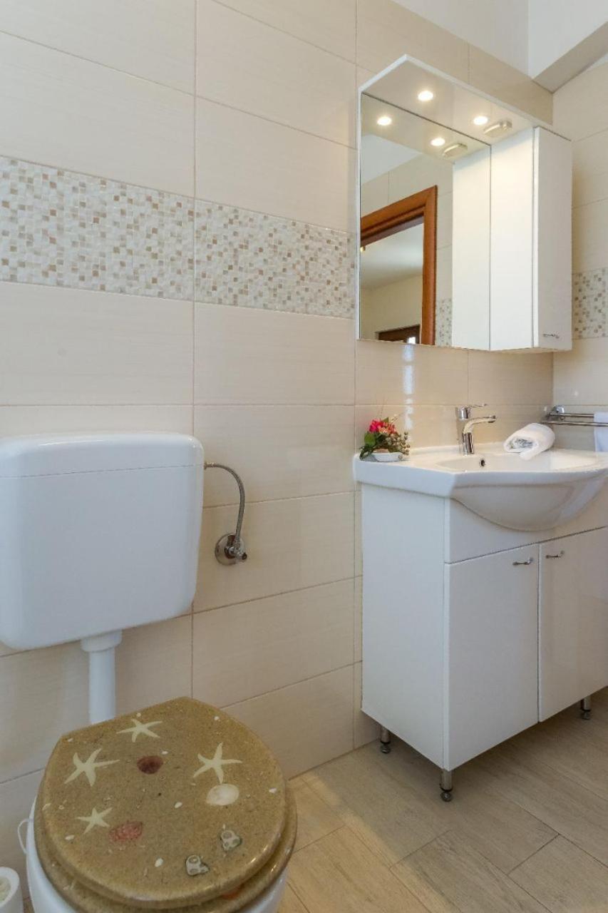 Apartments Zvone1 Veli Rat Exterior photo